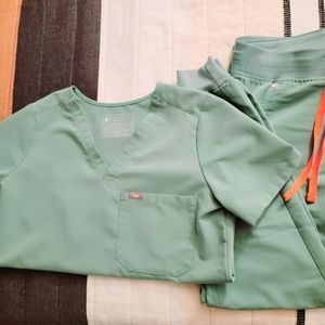 Women's FIGS jade set Catarina Zamora